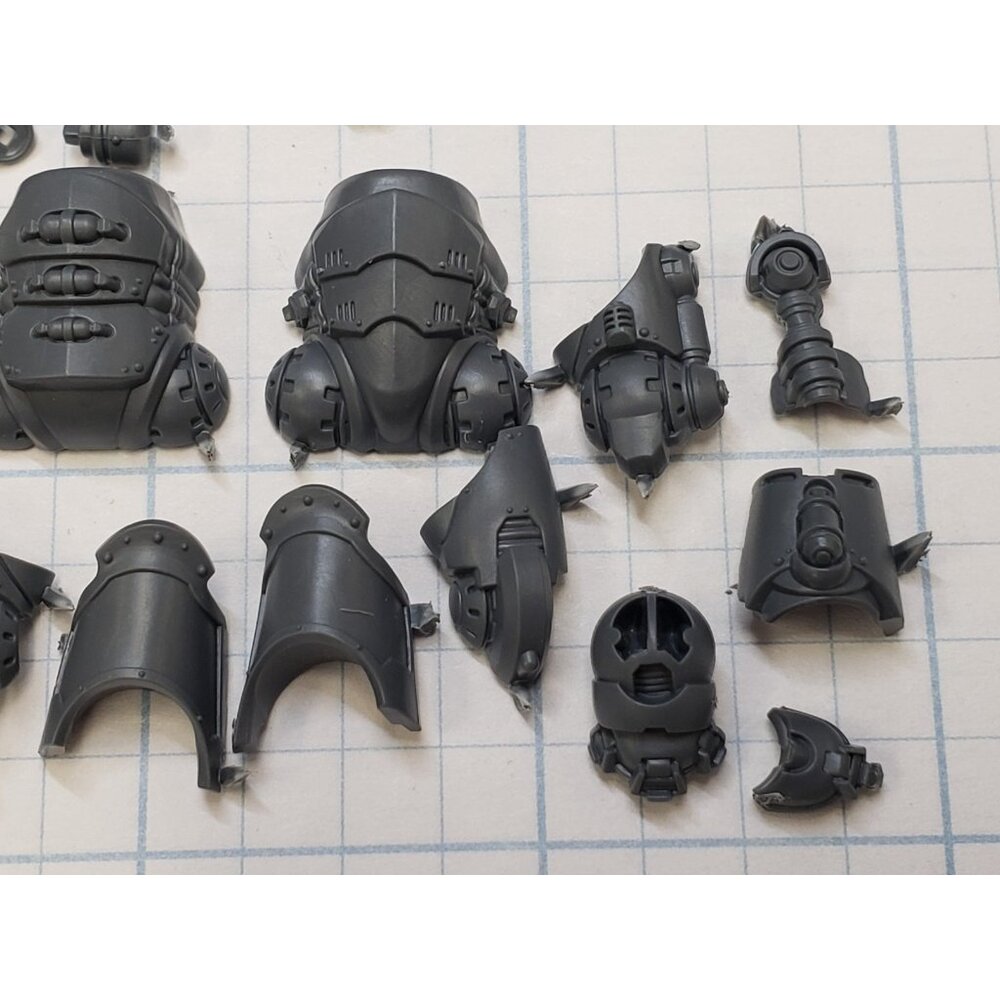 30K Space Marine Bits Saturnine Terminator Squad Armored Torso Legs Feet Set #01 - Picture 8 of 10